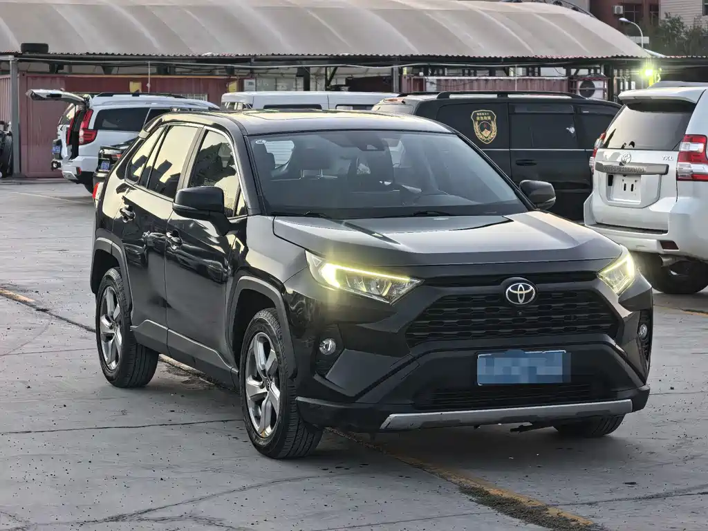 Toyota RAV4 — фото 3