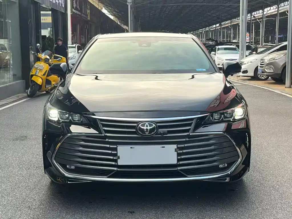 Toyota Avalon — фото 2