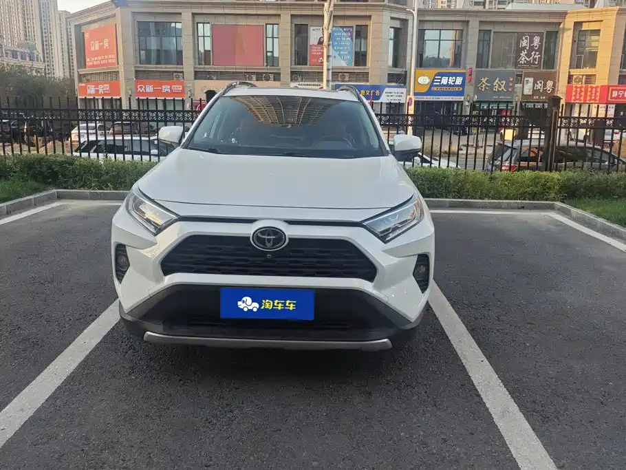 Toyota RAV4 — фото 2