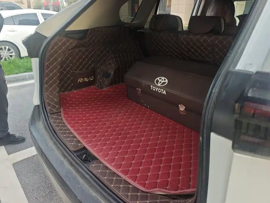 Toyota RAV4 — фото 4