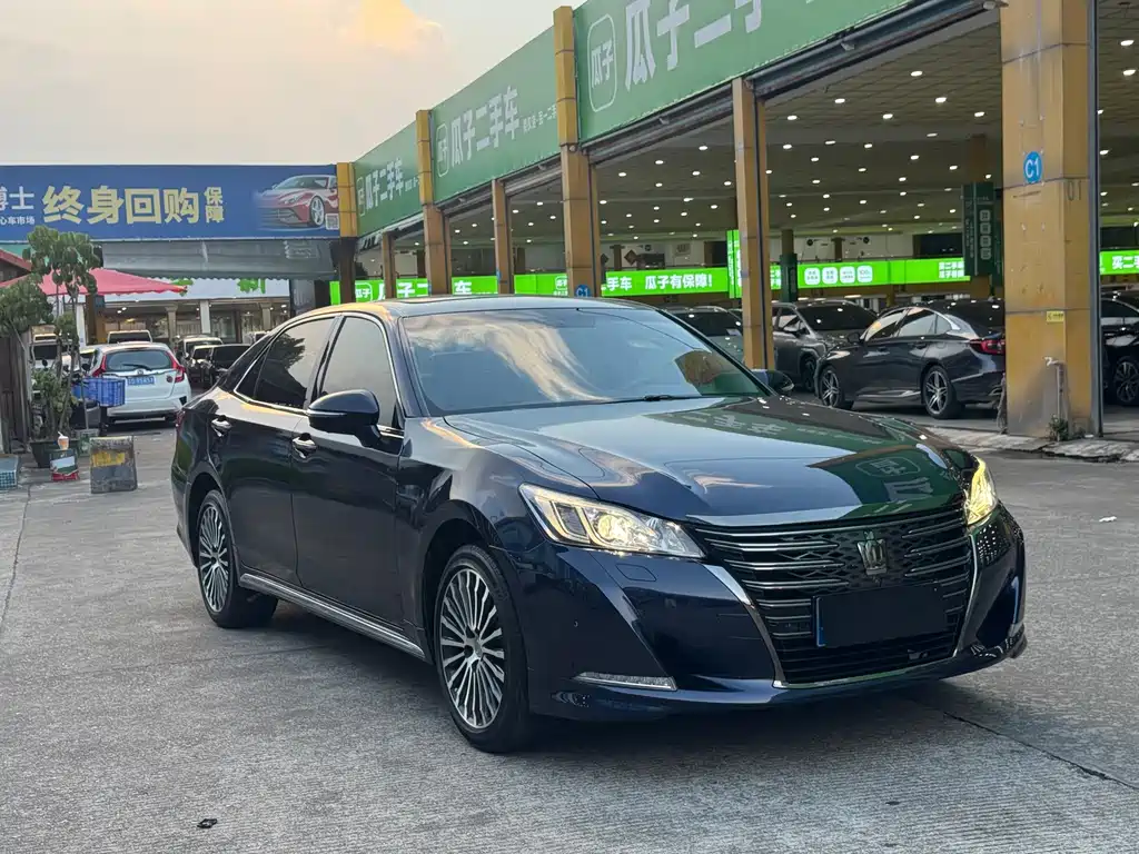 Toyota Crown — фото 3