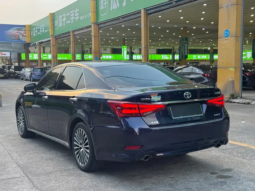 Toyota Crown — фото 10