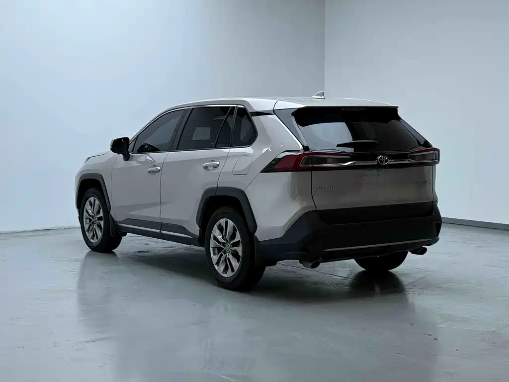Toyota Wildlander — фото 10
