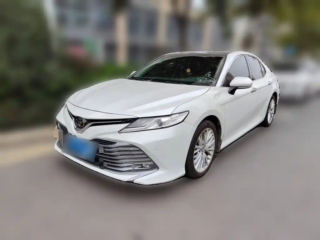 Toyota Camry — фото 2
