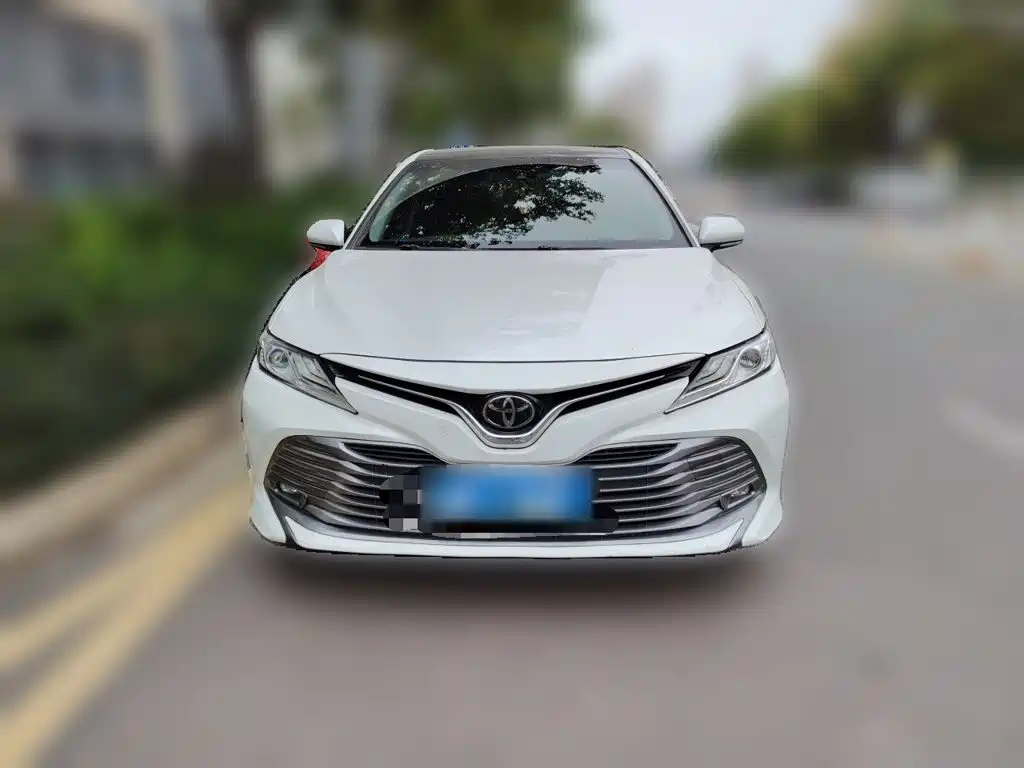 Toyota Camry — фото 23