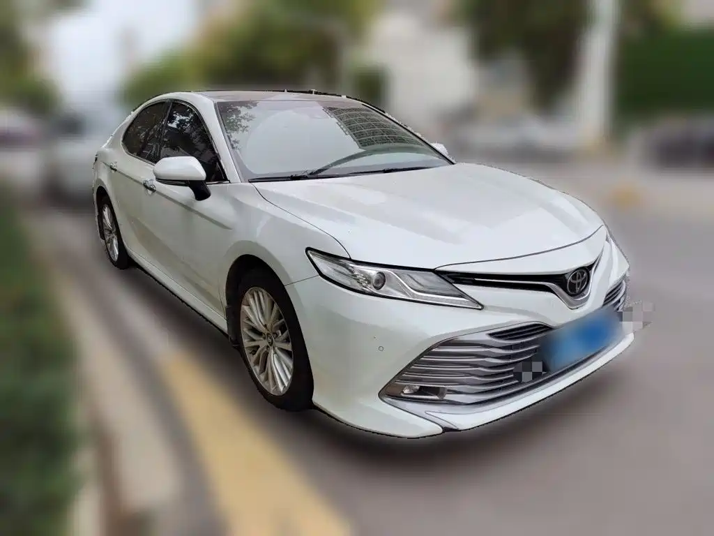 Toyota Camry — фото 24