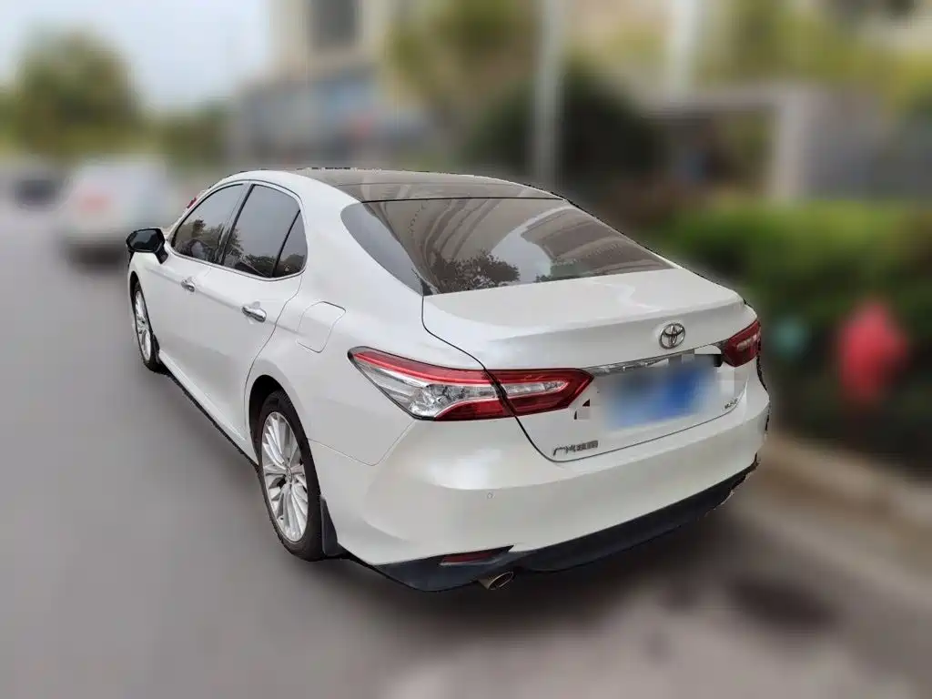 Toyota Camry — фото 25