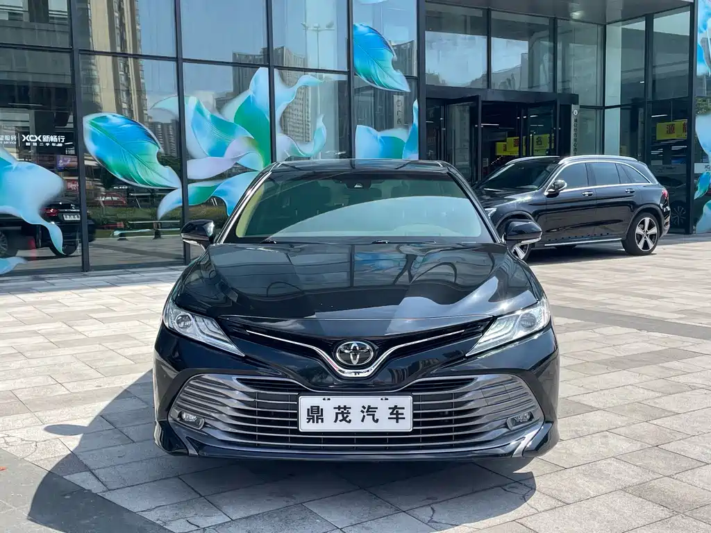 Toyota Camry — фото 2