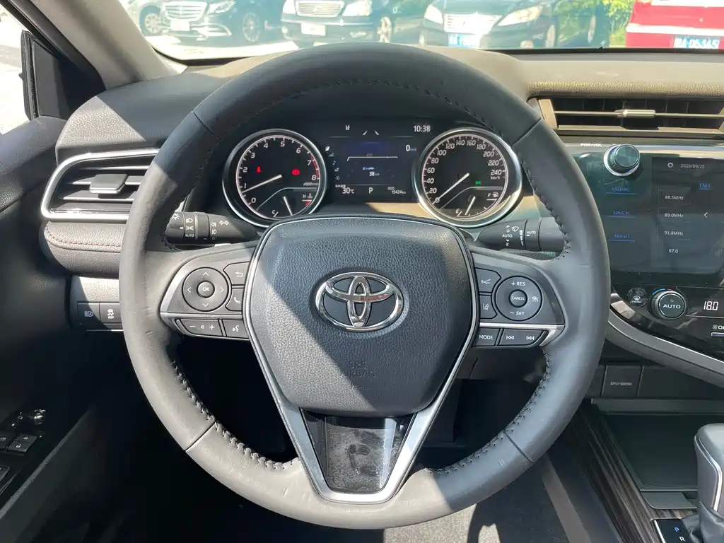 Toyota Camry — фото 17