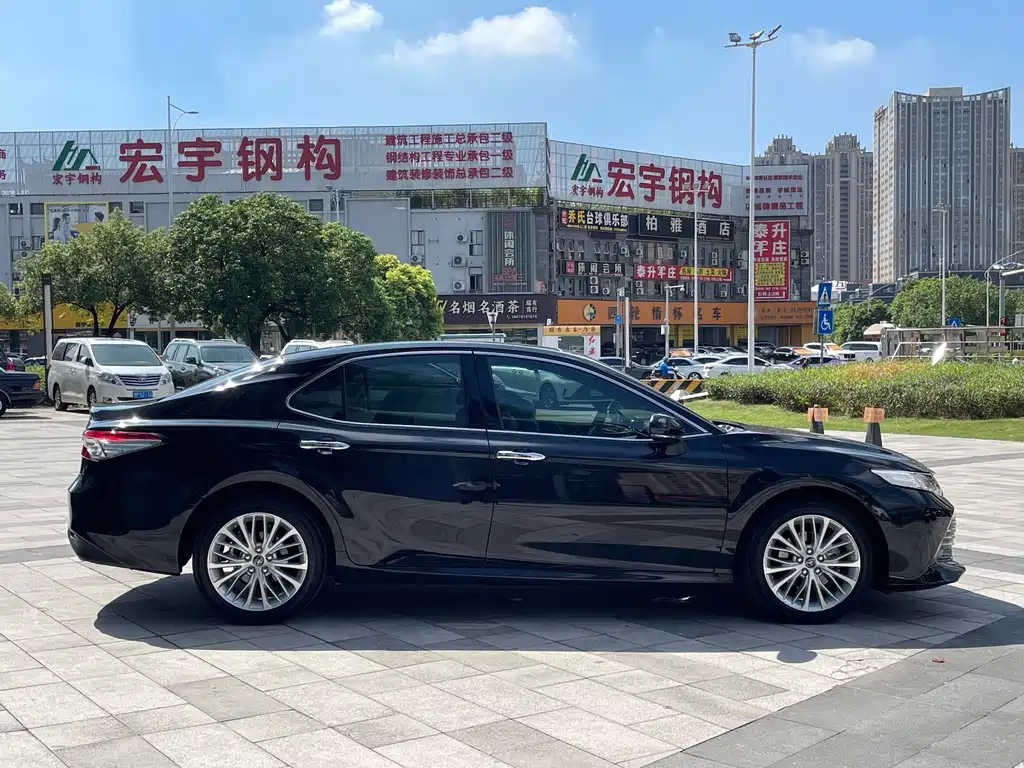 Toyota Camry — фото 5