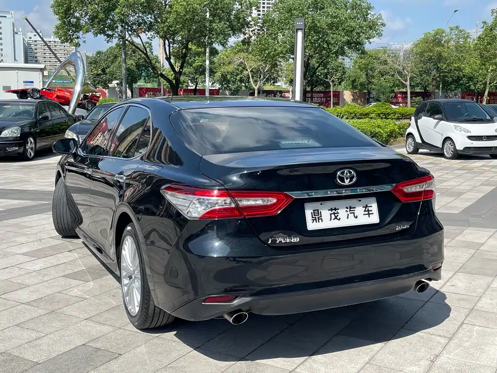 Toyota Camry — фото 6