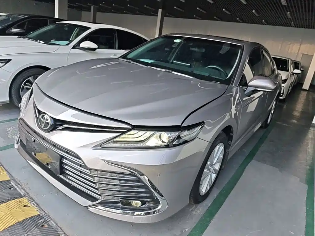 Toyota Camry — фото 2