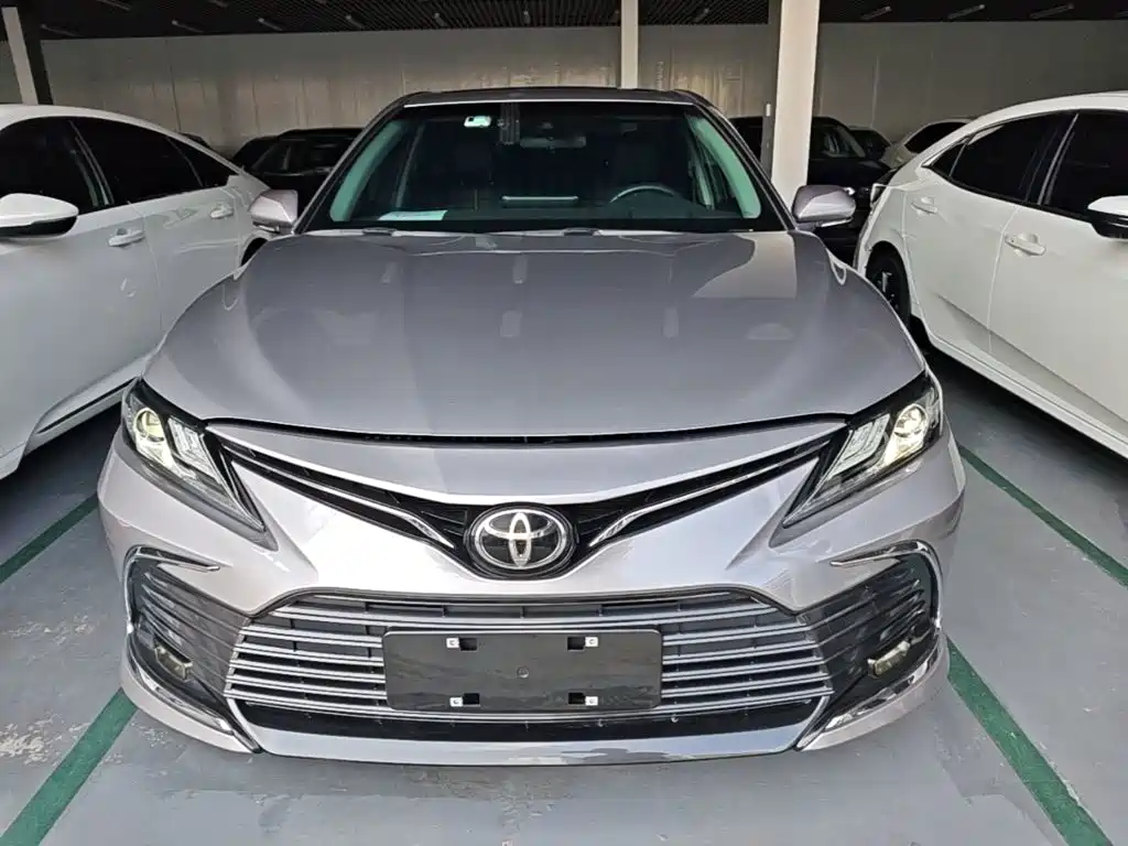 Toyota Camry — фото 3