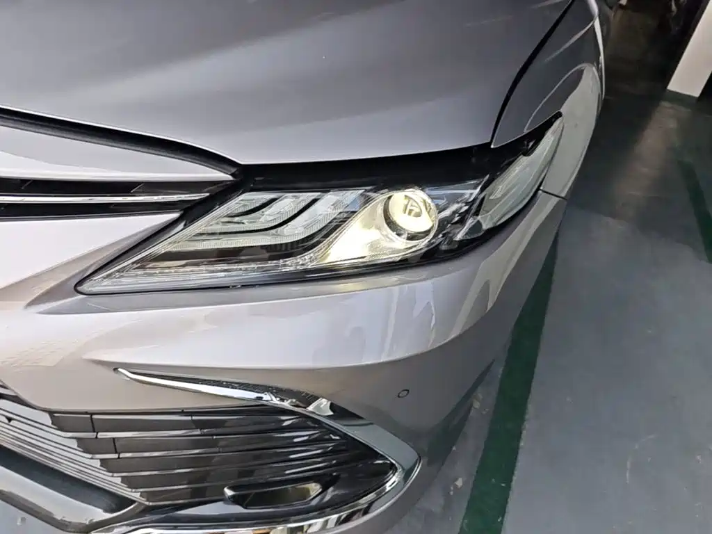 Toyota Camry — фото 24