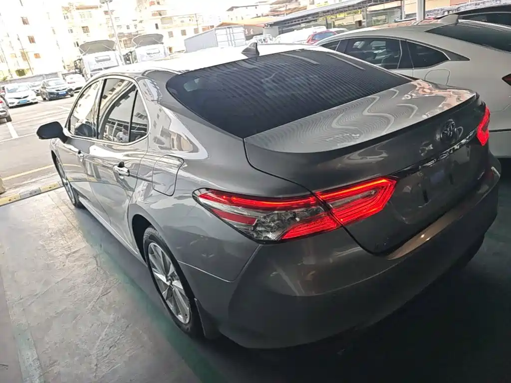 Toyota Camry — фото 5