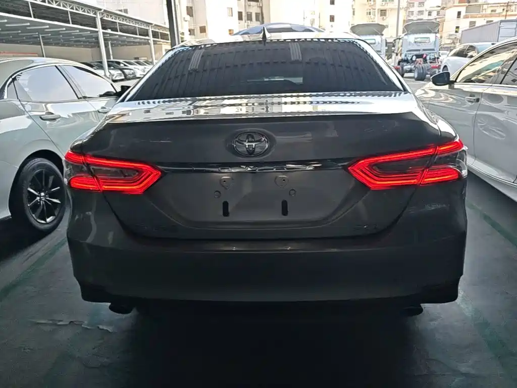 Toyota Camry — фото 6