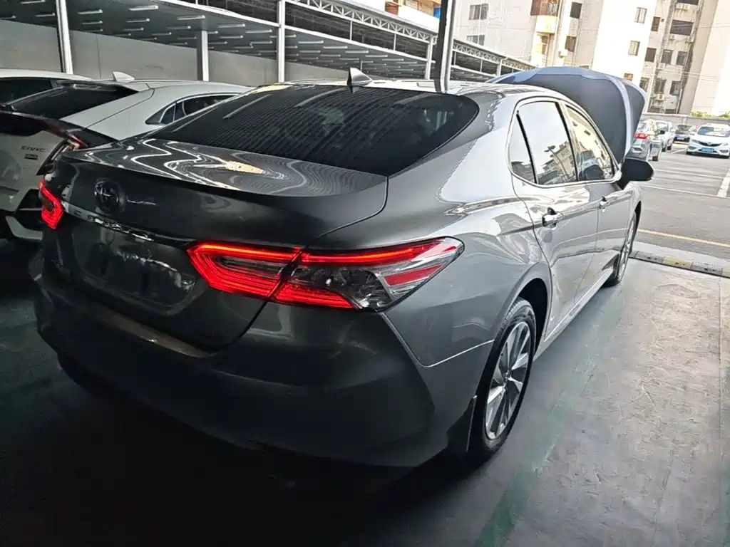 Toyota Camry — фото 7