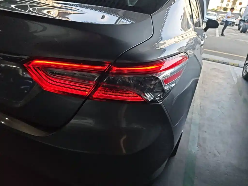 Toyota Camry — фото 8