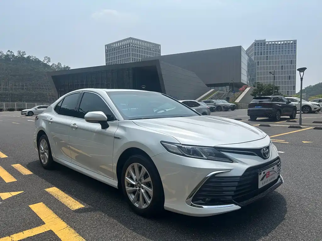 Toyota Camry — фото 3