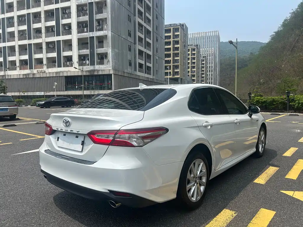 Toyota Camry — фото 26