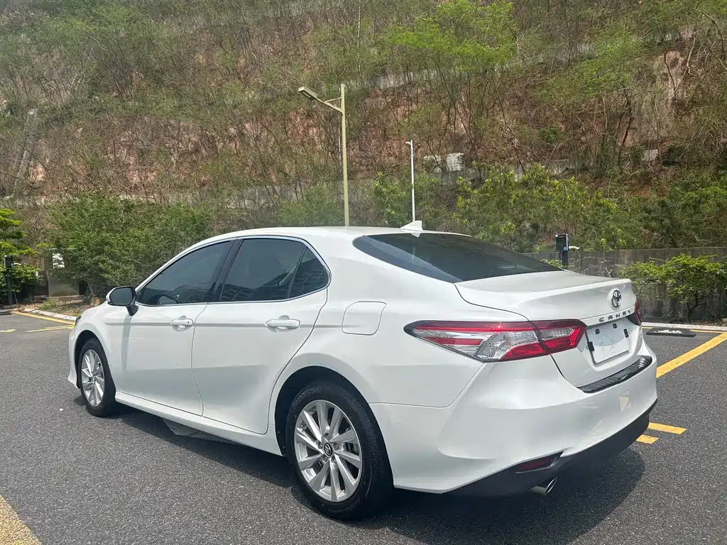 Toyota Camry — фото 27