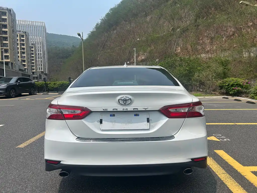 Toyota Camry — фото 28