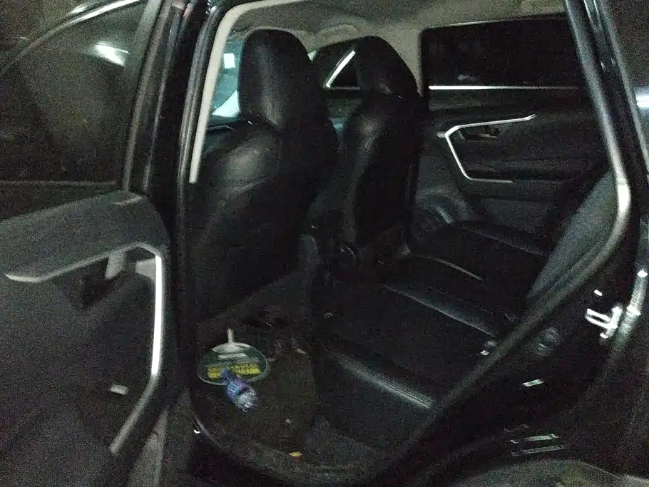Toyota RAV4 — фото 10