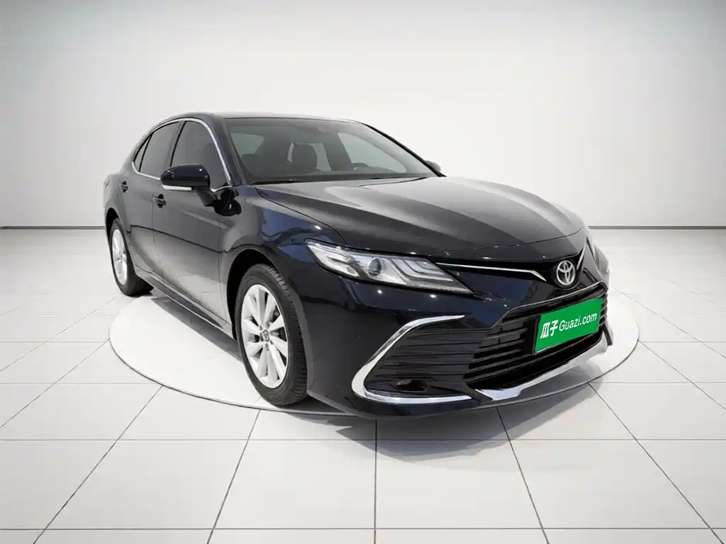 Toyota Camry — фото 3