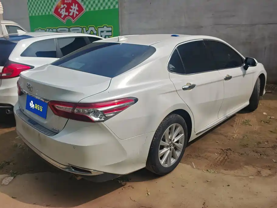 Toyota Camry — фото 3