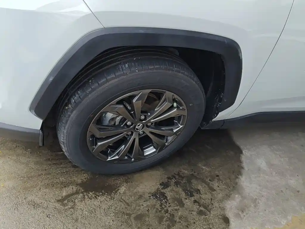 Toyota RAV4 — фото 23