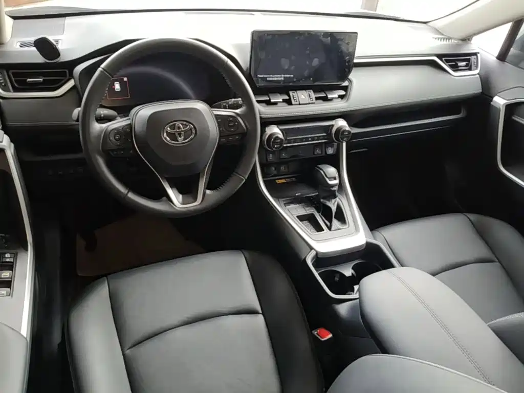 Toyota RAV4 — фото 10