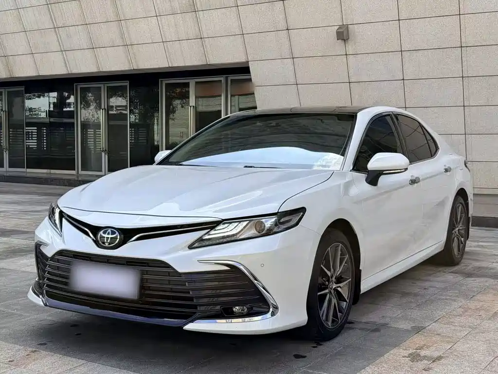 Toyota Camry — фото 3