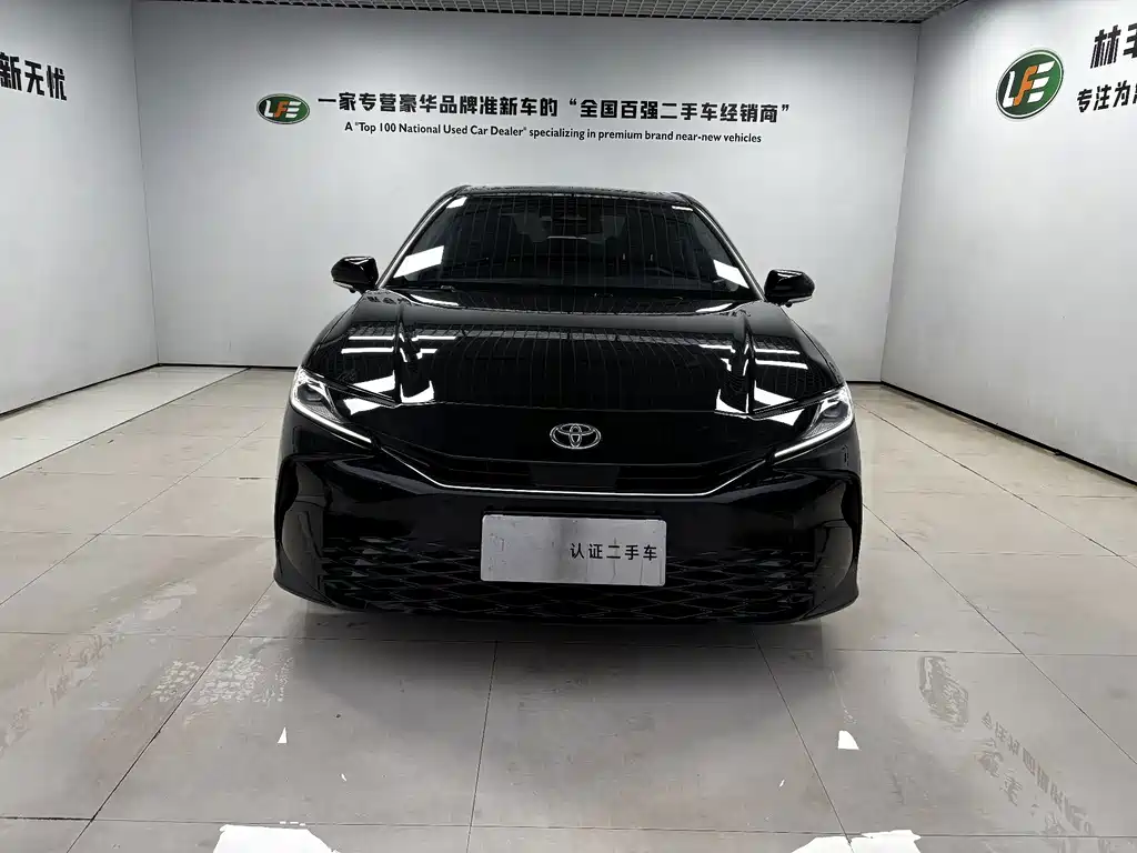Toyota Camry — фото 3