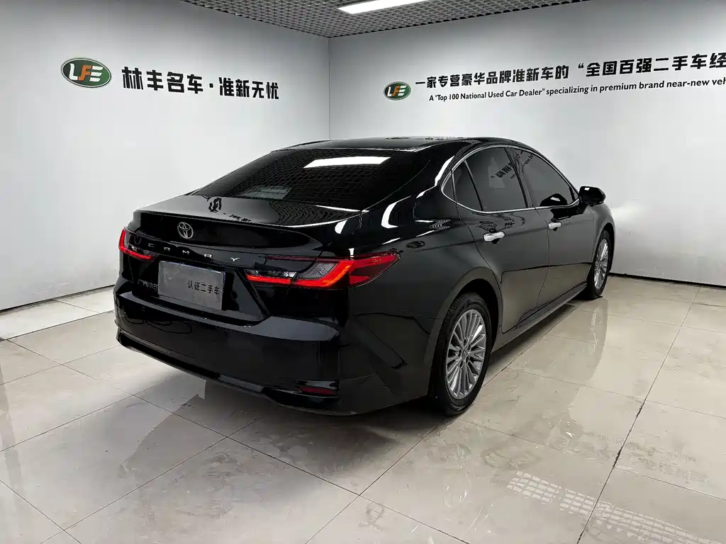 Toyota Camry — фото 5