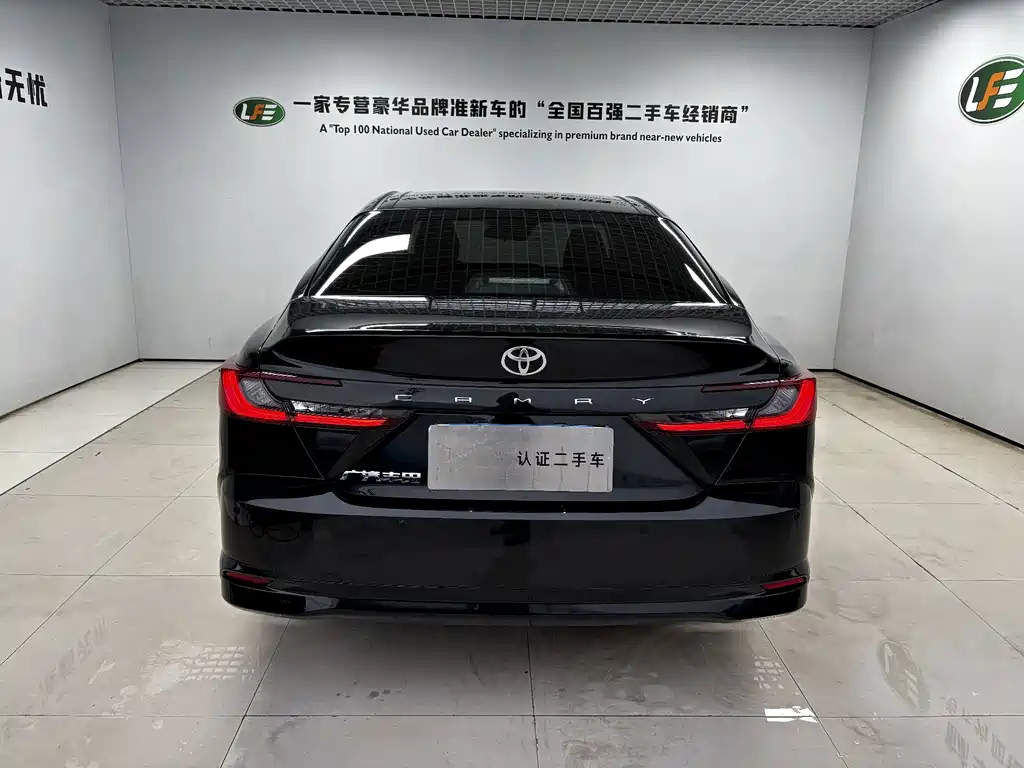 Toyota Camry — фото 6