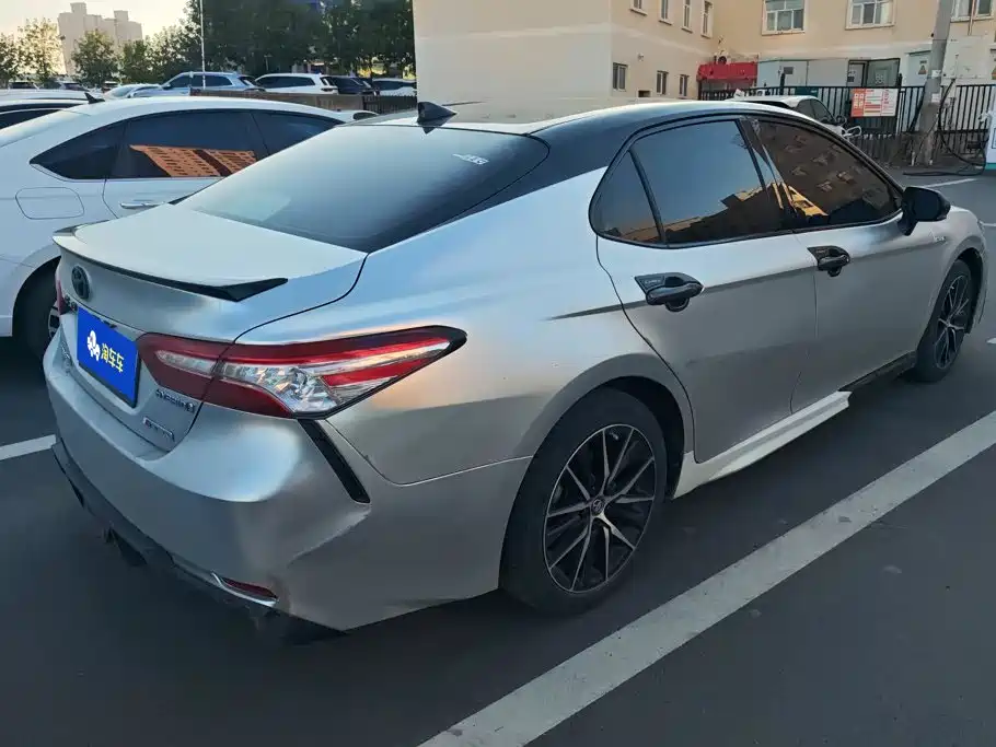Toyota Camry — фото 3