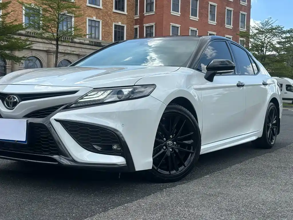 Toyota Camry — фото 13