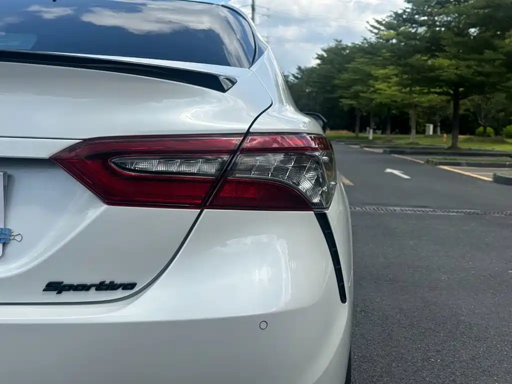 Toyota Camry — фото 14