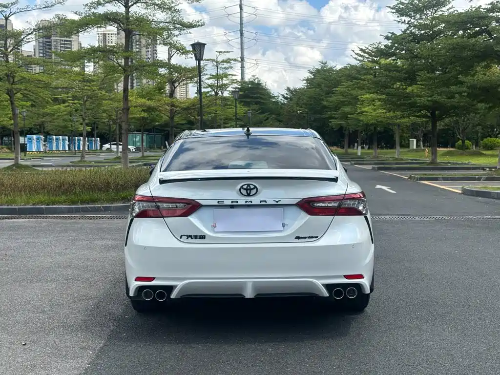 Toyota Camry — фото 17