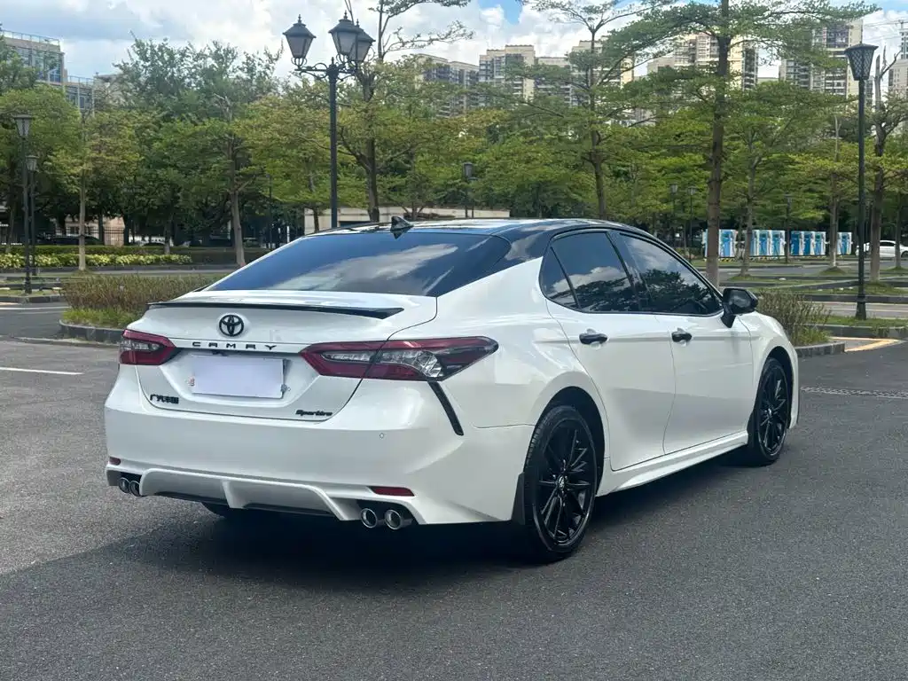 Toyota Camry — фото 18
