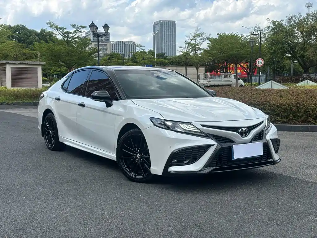 Toyota Camry — фото 3