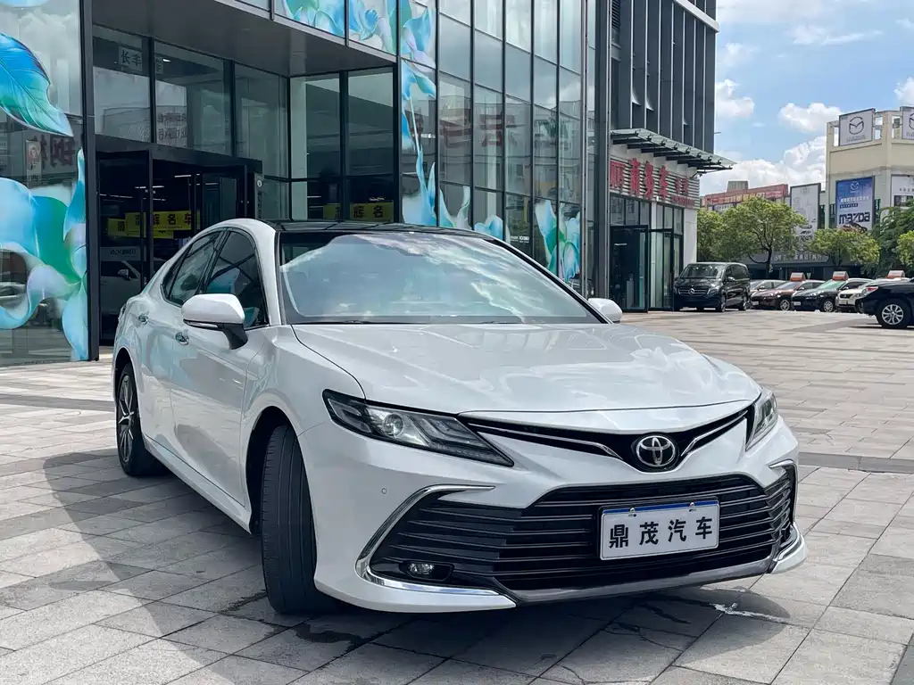 Toyota Camry — фото 8