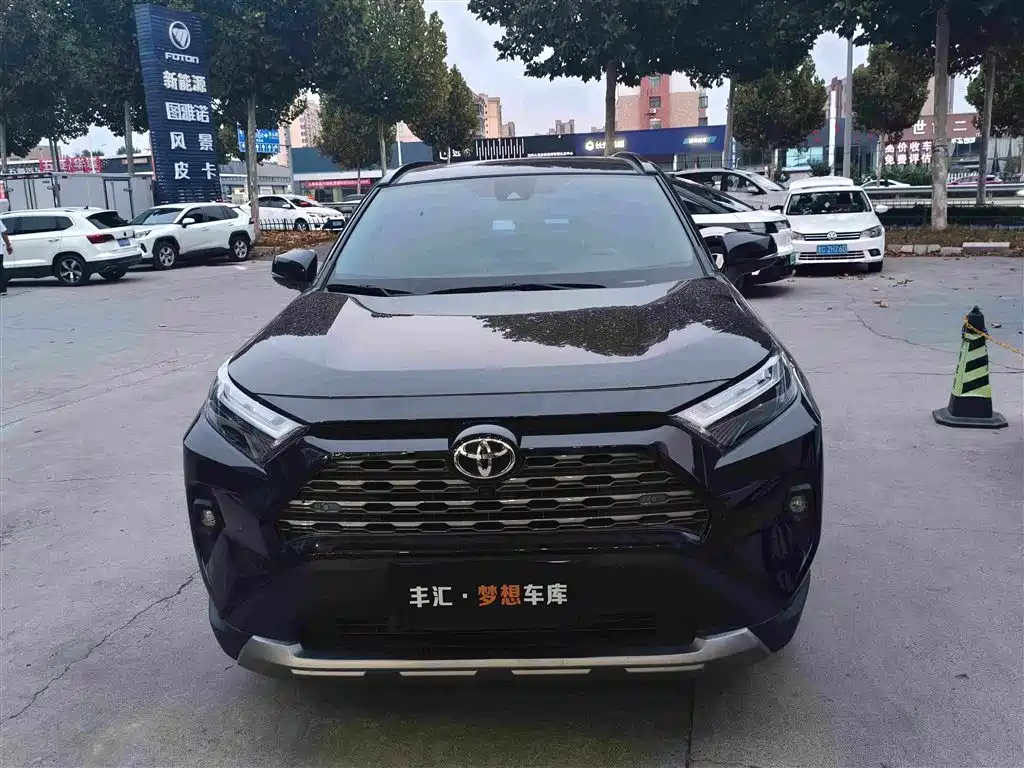 Toyota RAV4 — фото 2