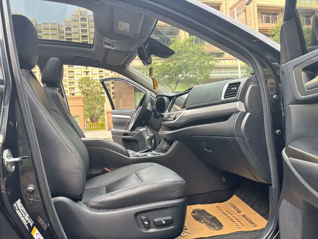 Toyota Highlander — фото 11