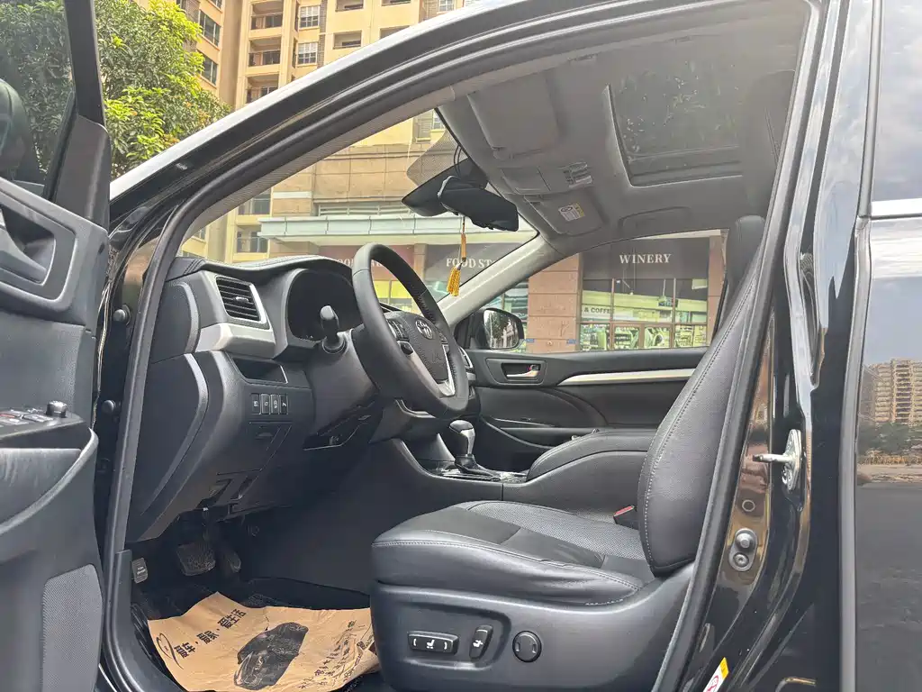 Toyota Highlander — фото 10