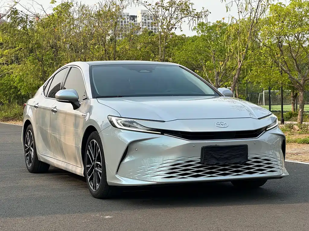 Toyota Camry — фото 3