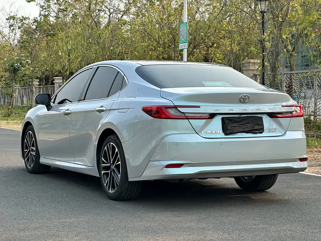 Toyota Camry — фото 4