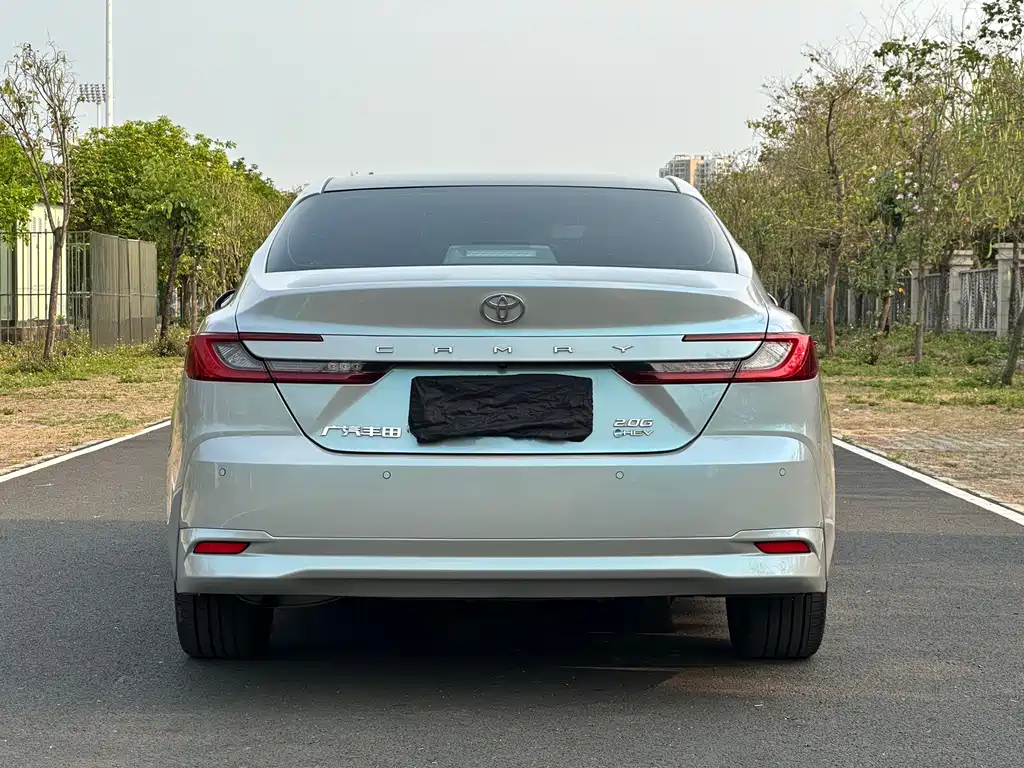 Toyota Camry — фото 5
