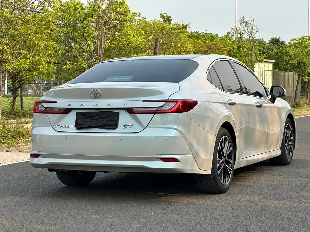 Toyota Camry — фото 6