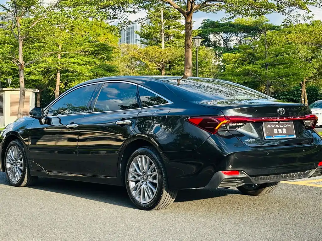 Toyota Avalon — фото 8